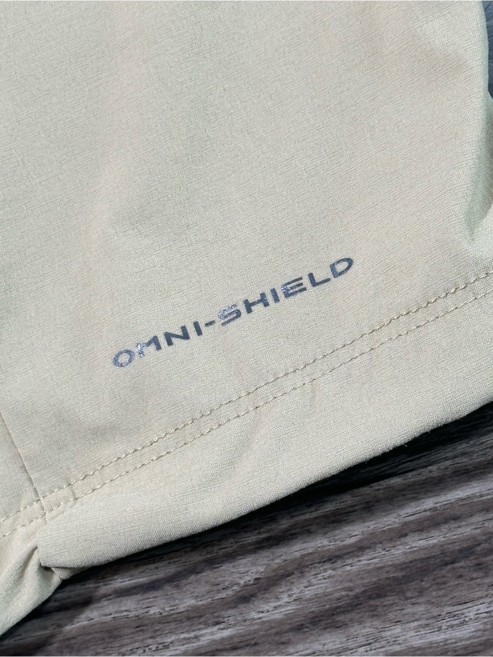 COLUMBIA Tan OMNI-SHIELD Saturday Trail Convertible Zip Off Pants 4 Short - Picture 15 of 15